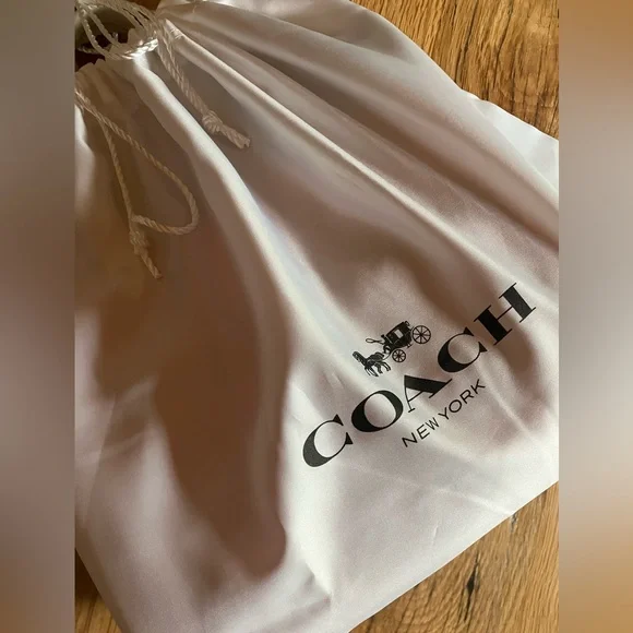 Coach Field Tote 22 With Colorblock Quilting And Coach Badge LIKE NEW - Picture 12 of 12